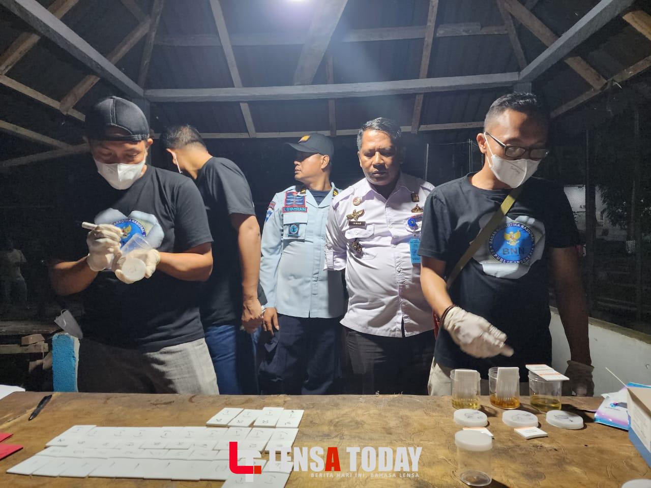 Tim Satopspatnal Lapas Pohuwato Bersama APH Geledah Bang Napi Serta Gelar Test Urine