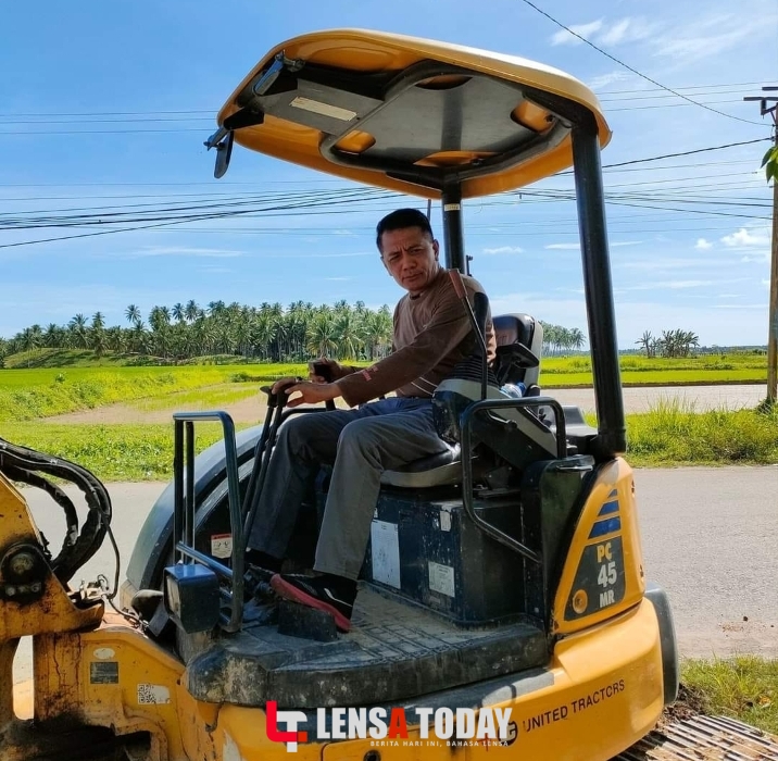 Semangat Membara, Camat Duhiadaa Seriusi Sedimentasi Jalur Air Persawahan