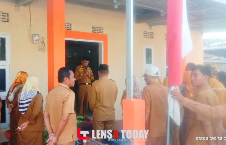 Bentuk Kedisiplinan & Pelayanan Optimal, Hari Ini Camat Duhiadaa Berkantor Di Desa Buntulia Selatan