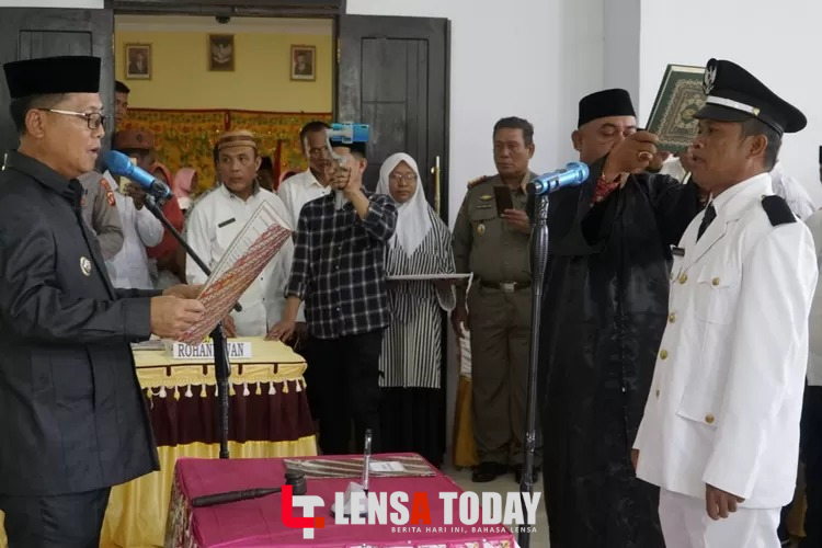 Lantik PAW Kepala Desa Desa Helumo, Ini Pesan Thariq Modanggu