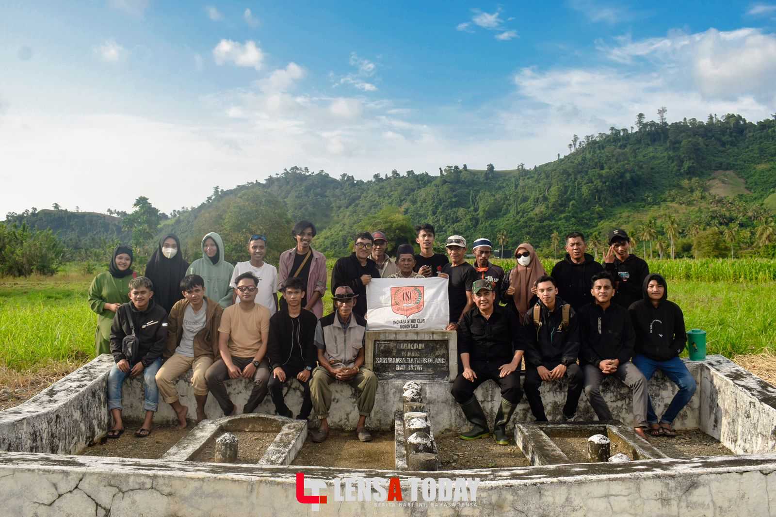 Ziarah Makam Raja Bintauna, Camat Dampingi ISC