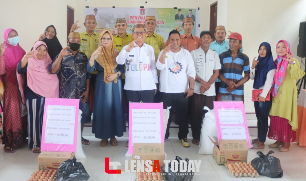 Ketua TP PKK Gorut Salurkan Bantuan Pangan di Daerah Rawan Pangan Kecamatan Anggrek