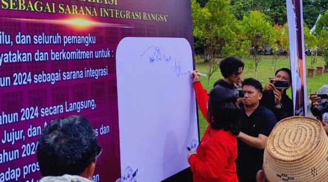 Kirab Pemilu, Deisy Sandra Datau Tandatangani Deklarasi Pemilu Sebagai Sarana Integritas Bangsa