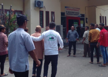 Geram, Puluhan Warga Bohusami Datangi ITDA Minta Kepala Desa di Nonaktifkan Dari Jabatannya