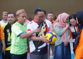 Bupati Gorontalo Utara Secara Resmi Buka Turnamen Bola Voli