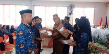 743 SK Pegawai Pemerintah Dengan Perjanjian Kerja Di Serahkan Oleh Bupati Gorut