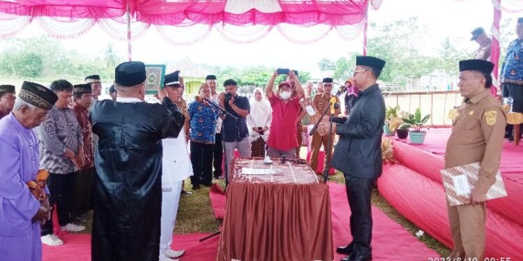 Lantik Penjabat Kades Langge, Ini Harapan bupati Gorut