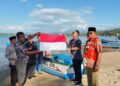 Jelang HUT ke-78 Proklamasi Kemerdekaan RI, bupati Gorut Bagikan Bendera Merah Putih
