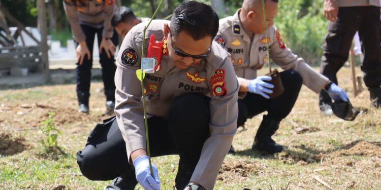 Wujud Nyata Komitmen Polri, Bid Humas Polda Gorontalo Gelar Penanaman Pohon