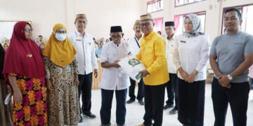 Bupati Gorut Salurkan Bantuan Pangan Kepada Sejumlah KPM Di Kecamatan Atinggola