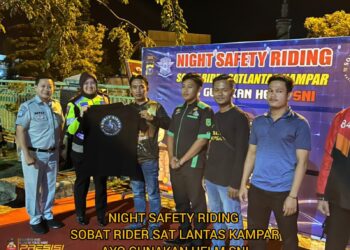 Night Safty Riding Sobat Rider, Satlantas Polres Kampar Sosialisasikan Pentingnya Gunakan Helm SNI