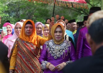 Pj. Bupati Gorut Sila Nurainsyah Botutihe, Jalani Prosesi Adat Molo’opu