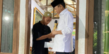 Gelar Takziah Dikediaman Korban Tanah Longsor, Putra Alm. Rudin Kunye Diberikan Beasiswa Oleh Sang Rajawali Pendidikan