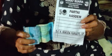 Kantongi Vidio & Foto Dugaan Money Politik, Munawar : Saat Ini Keberadaan Ibu Ini Mentara Kami Lacak