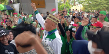 Syam – Sohidin Mendaftar Ke KPU, Ribuan Pendukung Padati Menara Tower Pakaya Limboto