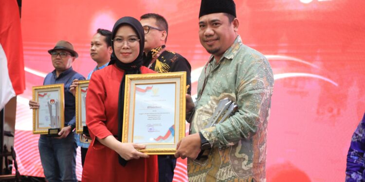 Kembali Torehkan Prestasi, KPU Provinsi Gorontalo Raih Peringkat II Pengelolaan Jaringan Dokumentasi & Informasi Tahun 2024