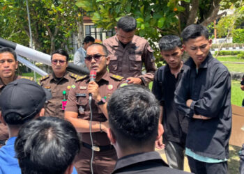Puluhan Masa Aksi Datangi Kejari Kabgor, Harry Arfhan : Ayo Berantas Korupsi, Kami Kejaksaan Garda Terdepan