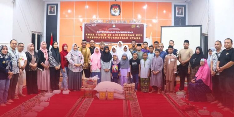 Doa Bersama dan Pemberian Santunan untuk Anak Yatim Piatu oleh KPU Gorontalo Utara