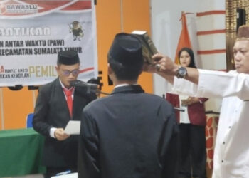 Ketua Bawaslu Gorontalo Utara Lantik PAW Anggota Panwas Kecamatan Sumalata Timur