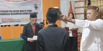 Ketua Bawaslu Gorontalo Utara Lantik PAW Anggota Panwas Kecamatan Sumalata Timur