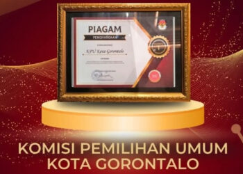 Raih Penghargaan Pengelolaan Verifikasi Dukungan Pasangan Calon PerseoranganTerbaik, Mario Nurkamiden : Semua Ini Berkat Kerja Keras Kita Sekalian