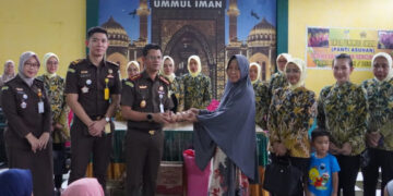 Kejari Kabupaten Gorontalo Berbagi Kebahagiaan di Penghujung Ramadhan Bersama Anak Panti Asuhan Umul Iman