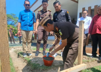 Kejari Kabupaten Gorontalo Letakkan Batu Pertama Pembangunan Masjid Adhyaksa Syaifulloh