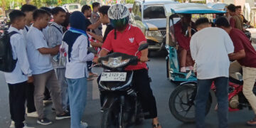 Sambut HUT RI ke-80, Mahasiswa & Wartawan Tebar Merah Putih di Jalanan Limboto