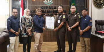 Kejari Gorontalo Utara Terima Penghargaan dari KPU Atas Dukungan dalam Pilkada 2024