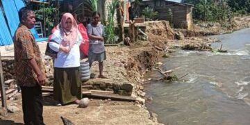 Fitri Yusup Husain Tinjau Warga Terdampak Banjir di Desa Bualemo