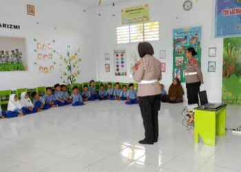 Polantas Menyapa: Kanit Kamsel Polres Gorontalo Utara Edukasi Keselamatan Lalu Lintas di TKIT Al Azhfar