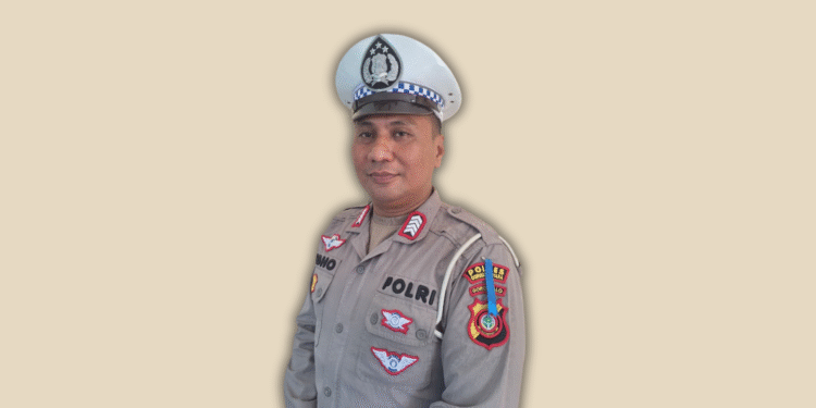 Humanis dan Edukatif: Bripka Windo Pimpin “Polantas Menyapa” di Sat Lantas Polres Gorontalo Utara