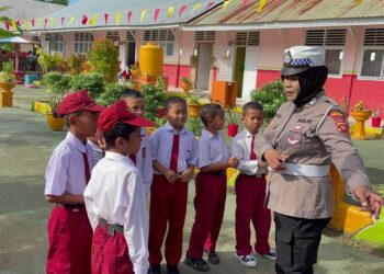 Polantas Menyapa di SDN 5 Kwandang: Bripka Irni Tanamkan Tertib Berlalu Lintas Sejak Dini