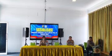 Kanit Kamsel Pimpin “Polantas Menyapa” di UNISAN, Sosialisasikan UU Lalu Lintas untuk Mahasiswa