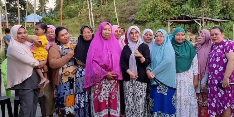 Anggota DPRD Gorontalo Utara dari Fraksi Golkar, Rina Polapa, melaksanakan reses masa sidang pertama tahun kedua di wilayah daerah pemilihannya.