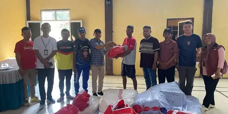 Anggota DPRD Gorontalo Utara Haris Tuina Salurkan Bantuan untuk Warga Terdampak Banjir di Desa Dambalo