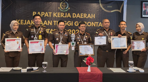Kejari Kabgor Guncang Rakerda 2025, Pecahkan Rekor Penghargaan Terbanyak Se-Kejati Gorontalo