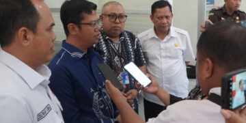 Bersama PMI, Pemkab & DPRD, Kejari Kabgor Berikan Bantuan Kepada Korban Bencana