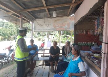 Dekatkan Diri dengan Masyarakat, Sat Lantas Polres Gorontalo Utara Gelar Aksi “Polantas Menyapa” di Desa