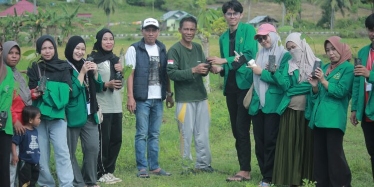 Mahasiswa IAIN Sultan Amai Gorontalo Dukung Program “Mopomulo” di Desa Bulalo