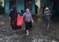 Banjir Rendam Biau, Fatri Botutihe Salurkan Bantuan Makanan Siap Saji kepada Warga