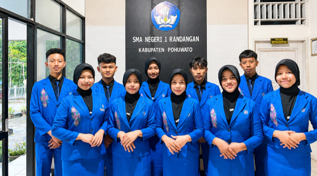 Di Balik Prestasi Tim LCC SMA 1 Randangan, Ada Dukungan Kepala Sekolah : Terima Kasih Ibu Rosna Jaelani