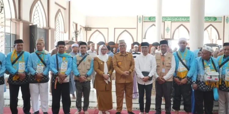 Ketua DPRD Gorontalo Utara Hadiri Pelepasan Jamaah Calon Haji, Doakan Seluruh Jamaah Raih Haji Mabrur